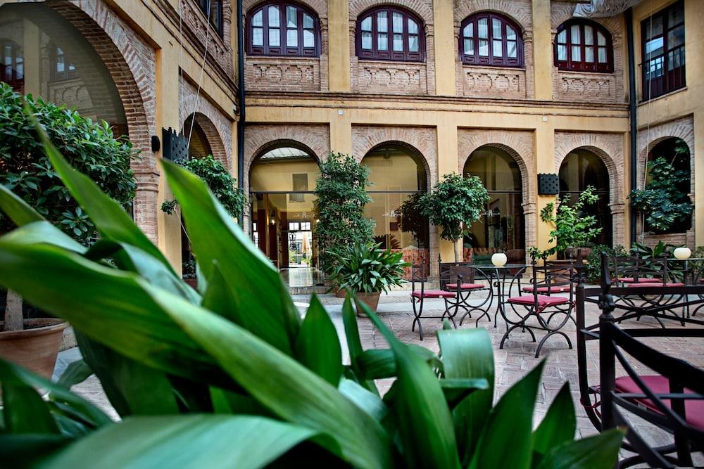 Alcázar de la Reina Hotel Carmona  Exterior foto